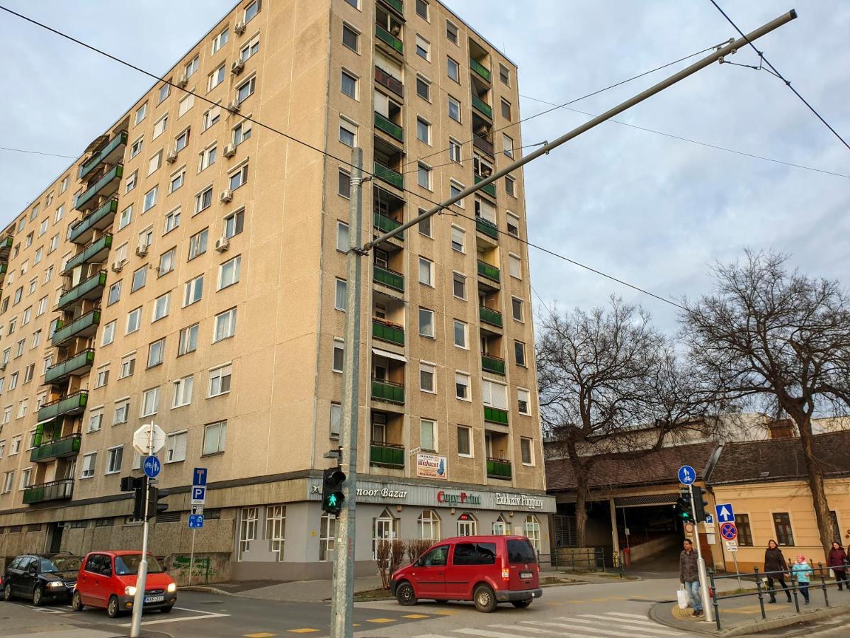 Aweshome City Apartment - 3 Bedrooms And Free Parking Debrecen Exteriör bild