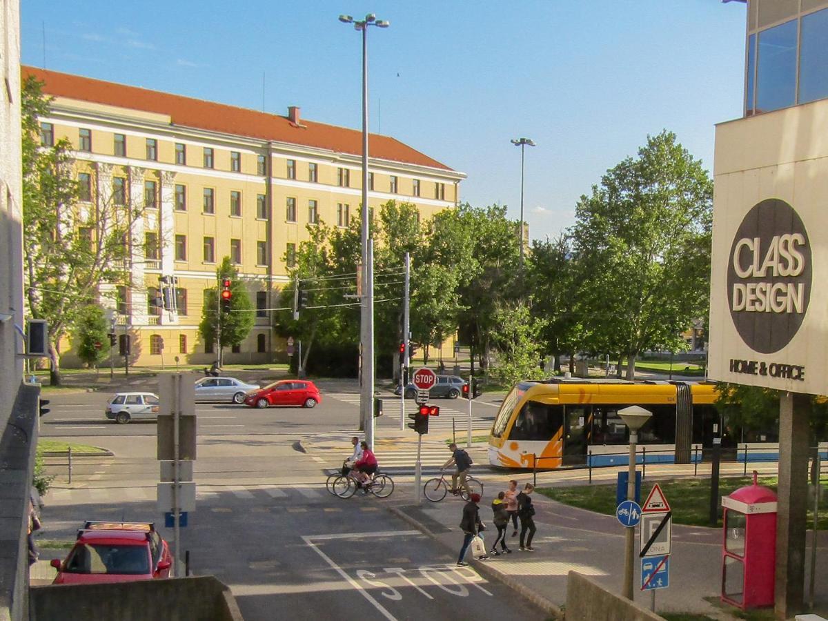 Aweshome City Apartment - 3 Bedrooms And Free Parking Debrecen Exteriör bild