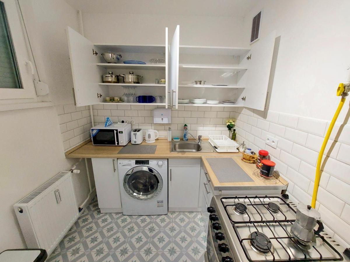 Aweshome City Apartment - 3 Bedrooms And Free Parking Debrecen Exteriör bild