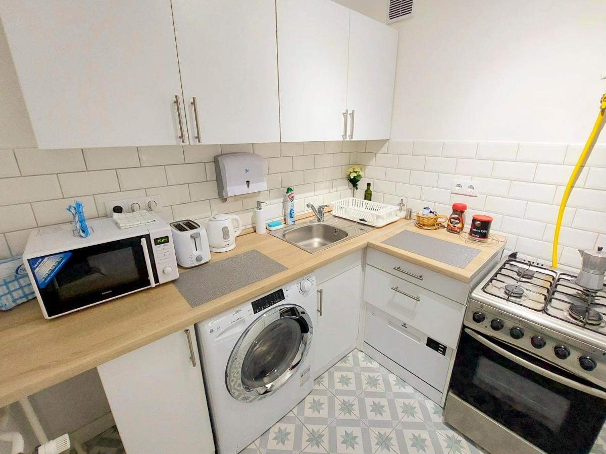 Aweshome City Apartment - 3 Bedrooms And Free Parking Debrecen Exteriör bild