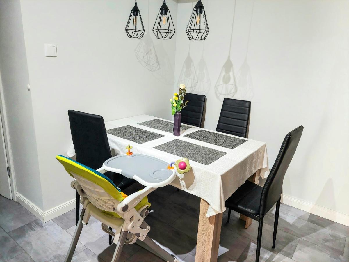 Aweshome City Apartment - 3 Bedrooms And Free Parking Debrecen Exteriör bild