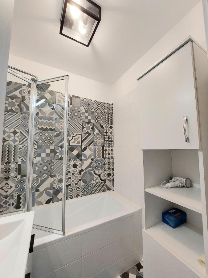 Aweshome City Apartment - 3 Bedrooms And Free Parking Debrecen Exteriör bild