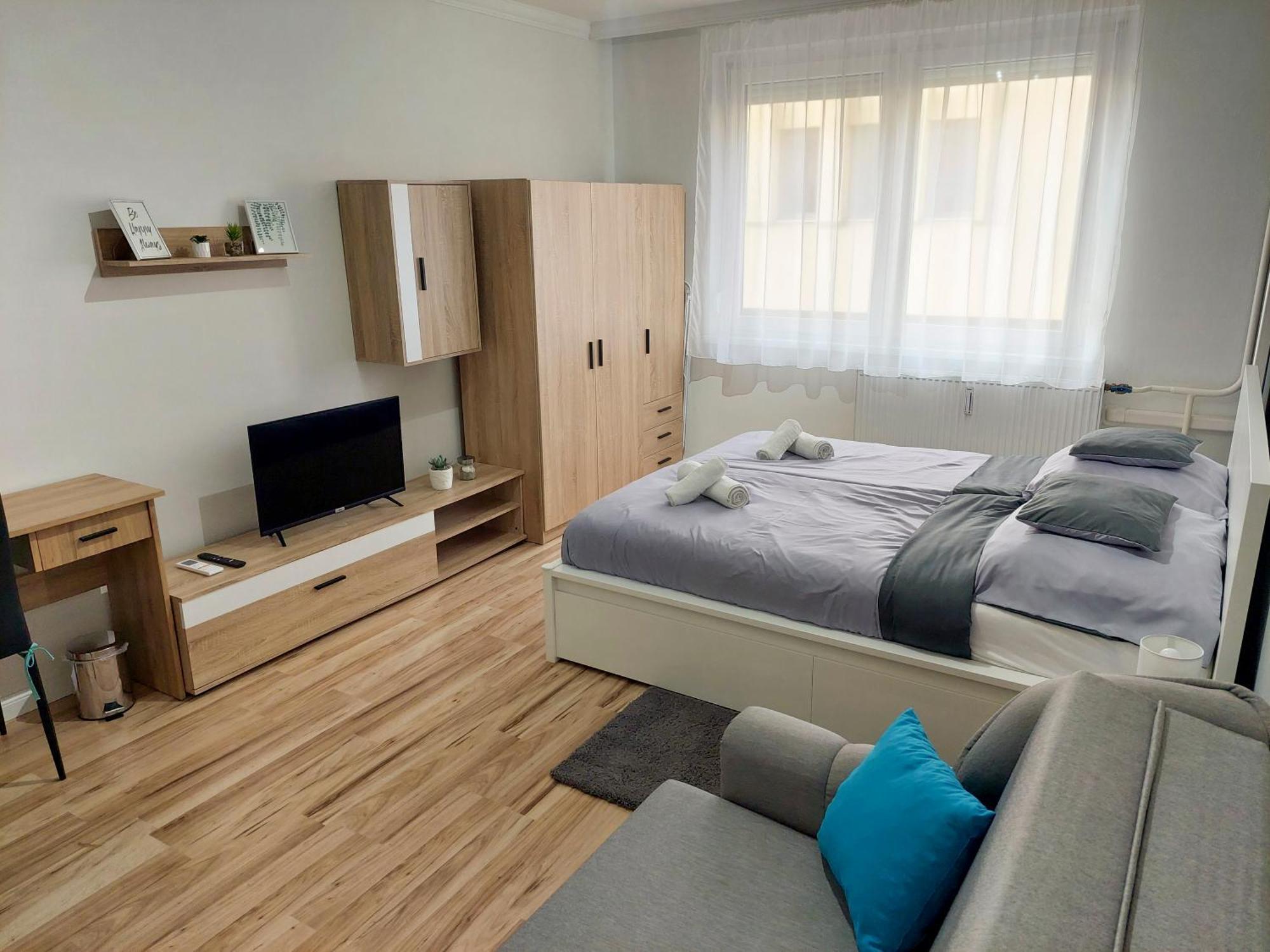 Aweshome City Apartment - 3 Bedrooms And Free Parking Debrecen Exteriör bild