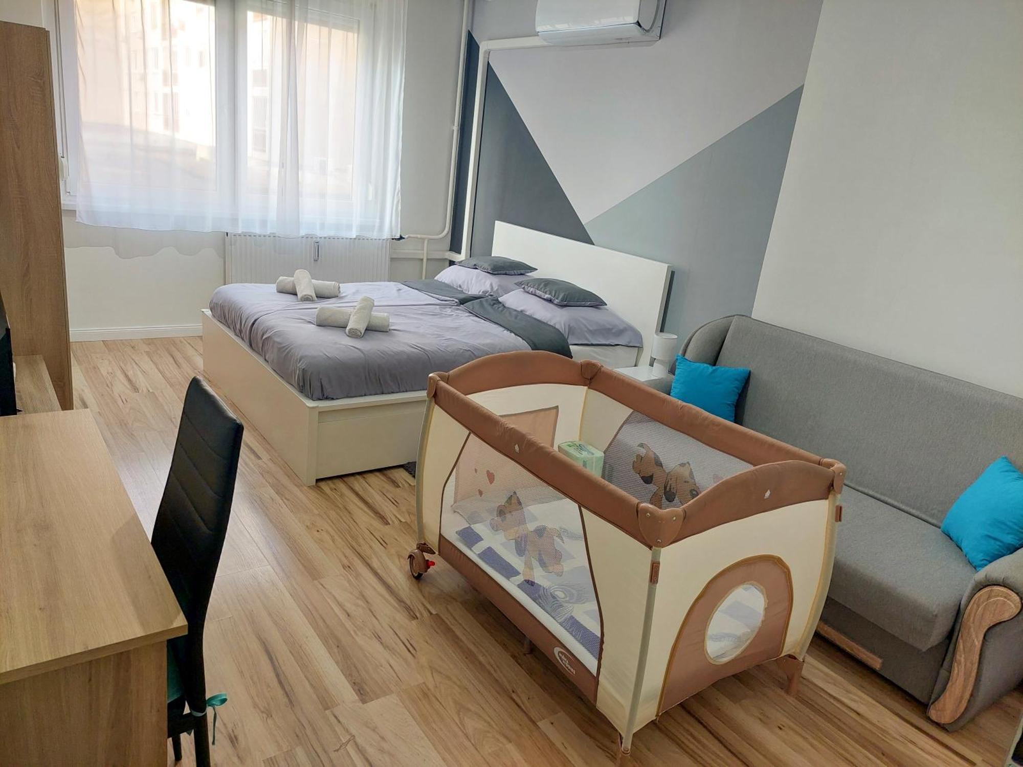Aweshome City Apartment - 3 Bedrooms And Free Parking Debrecen Exteriör bild
